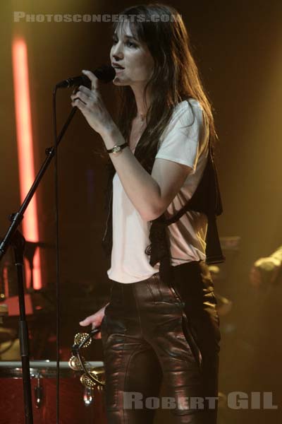 CHARLOTTE GAINSBOURG - 2010-06-16 - PARIS - La Cigale - 